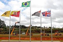 Imagem da notícia "Primeiro-ministro inglês inaugura fábrica da JCB em SP"