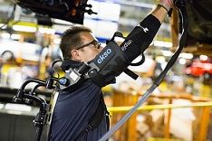 Imagem da notícia "Ford testa colete que reduz fadiga de operadores"