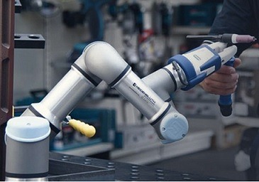 Imagem da notícia "Bate-papo sobre robótica no ambiente de usinagem"