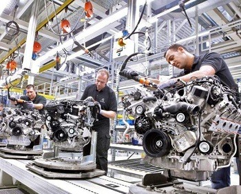 Imagem da notícia "Mercedes-Benz anuncia 3,6 mil demissões na fábrica do ABC"