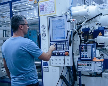 Imagem da notícia "Multi adquire linha de injetoras e amplia capacidade de produção"