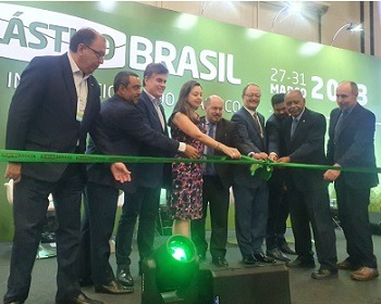 Imagem da notícia "Defesa da reindustrialização domina abertura da Plástico Brasil"