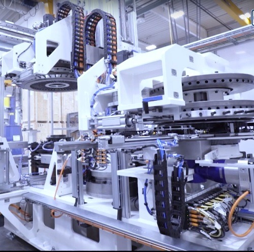 Imagem da notícia "Aos 96 anos, Grob se reinventa e volta a crescer"