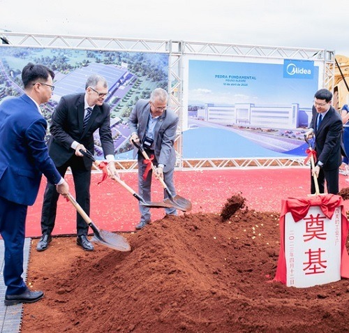 Imagem da notícia "Minas Gerais projeta atrair R$ 300 bi de investimentos até 2026"