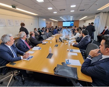 Imagem da notícia "Petrobras se diz comprometida a alavancar a indústria nacional"