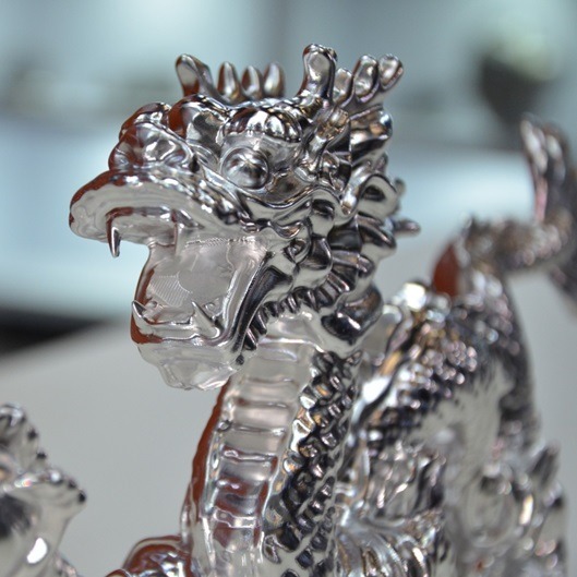 Imagem da notícia "Dragão chinês: peça-show de usinagem faz sucesso na Feimec"