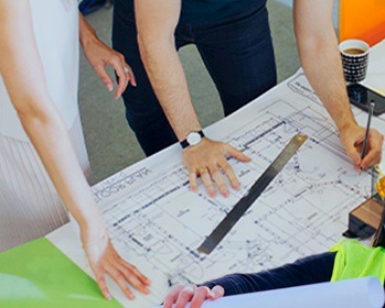 Imagem da notícia "Engenharia lidera lista de profissões com maiores salários iniciais"