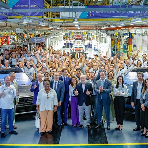 Imagem da notícia "Stellantis instala centro de desenvolvimento de híbridos em MG"