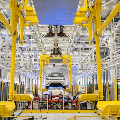 Imagem da notícia "BYD abre fábrica na Bahia e apresenta 1º modelo montado no País"