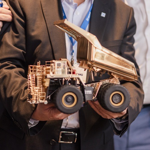 Imagem da notícia "XCMG planeja produzir caminhões e máquinas agrícolas no Brasil"