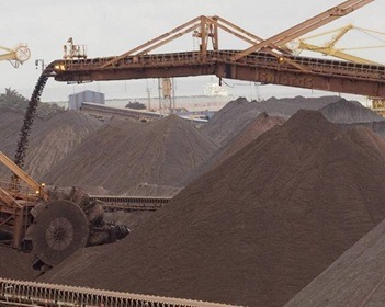 Imagem da notícia "Brasil exporta muito ferro, mas tem menor relevância em aço"